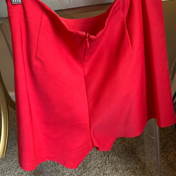 Red skort - Picture 2 of 2
